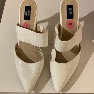 White sandals heels size 10 never wore